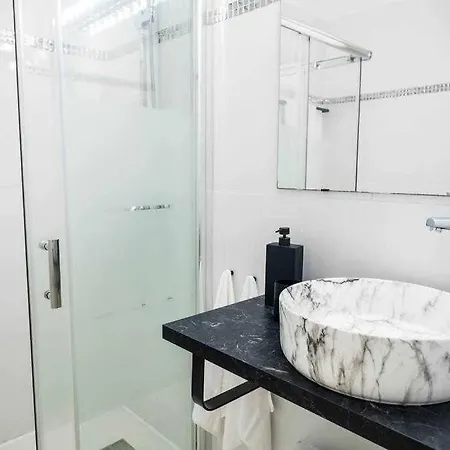 The Black House In アデヘ