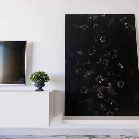 アパート The Black House In *