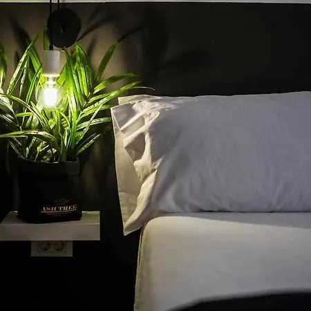 The Black House In * アデヘ