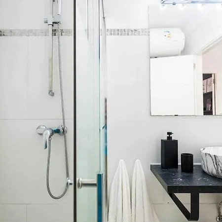 The Black House In アパート