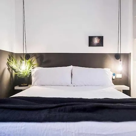 The Black House In * アデヘ