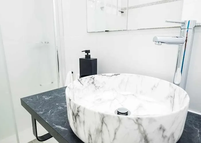 Daire The Black House In *