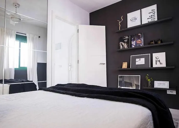 Апартаменты The Black House In *