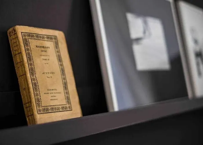 The Black House In Адехе