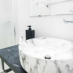 Daire The Black House In *